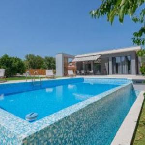 Beautiful home in Katuni w/ Outdoor swimming pool and 3 Bedrooms