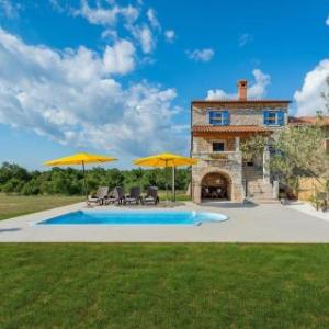 Amazing home in Brscici w/ Outdoor swimming pool and 2 Bedrooms