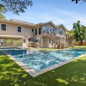 11 43rd Avenue