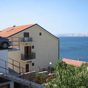 Apartments with parking space Senj - 15376