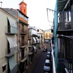 Studio in Castelbuono with wonderful mountain view balcony and WiFi 13 km from the beach