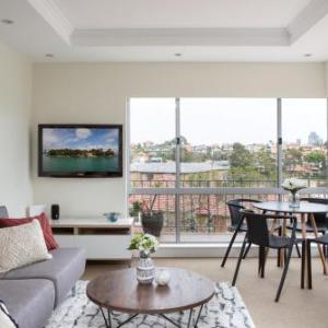 Waterside Mosman Bay Apartment w Stunning Views