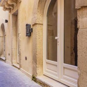 Apartment with one bedroom in Siracusa with balcony and WiFi 300 m from the beach