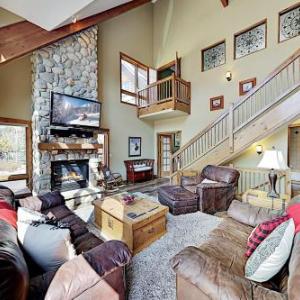 Mountainside Condo with Deck Fireplace & Hot Tub condo