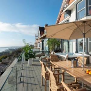 Saint Leonards-on-Sea Villa Sleeps 11 with WiFi