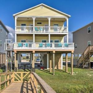 Beachfront Retreat with 2 Decks Patio and Views!