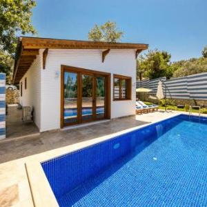 Islamlar Villa Sleeps 4 with Pool Air Con and WiFi