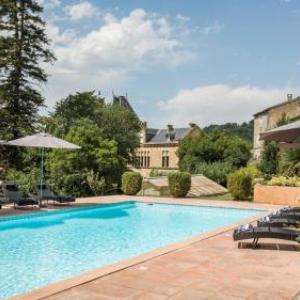 Chalabre Chateau Sleeps 12 with Pool and WiFi