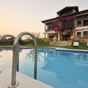 Alanya Villa Sleeps 14 with Pool Air Con and WiFi