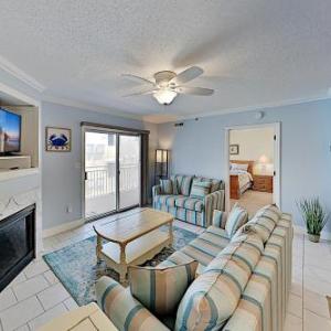 Bayside Retreat with Pool Walk to Beach & Dining condo