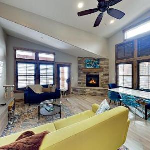 New Listing! Contemporary Condo with Lake Views condo