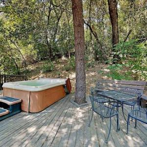 Choice Getaway with Hot Tub - Near Wineries Dining home