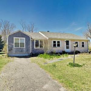 Corner Lot Home with Big Yard Walk to Skaket Beach home