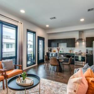 Illume - Modern Elegance - Pool & City Views condo