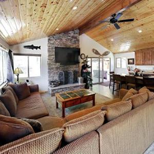 Luxe Lagonita Point Cabin with Hot Tub & Guest House home