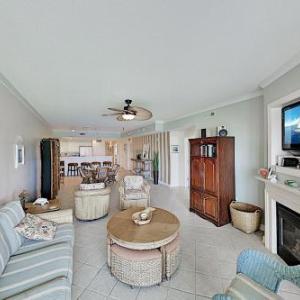 Bayfront Bliss - Rooftop Pool - Short Walk to Beach condo