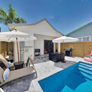 Pineapple Cove - Designer All-Suite with Heated Pool home