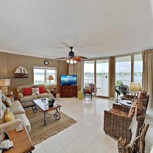 Corner Unit - Huge Wraparound Balcony Pools & Gym condo