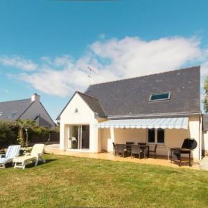 Holiday Home Les Embruns - RHU100