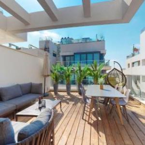 Sunny 1BR Penthouse by HolyGuest