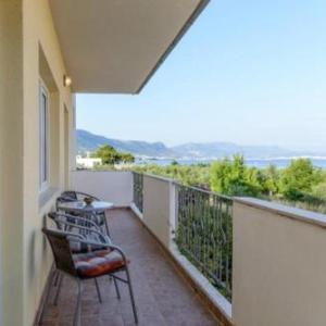 Apartment in Kaštel Štafilić with sea view balcony air conditioning WiFi (4218-2)