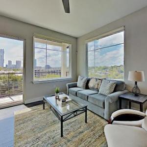 Downtown Condo with Skyline Views Walkable Locale condo