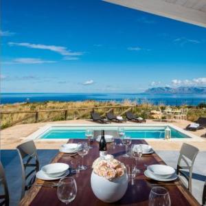 Viscari Villa Sleeps 10 with Pool and Air Con