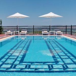 Filippos Villa Sleeps 10 with Pool Air Con and WiFi