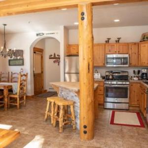 8750 Trappers Crossing condo