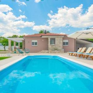 Nice home in Kamenmost w/ Outdoor swimming pool and 3 Bedrooms