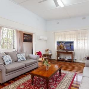 Daves Place 27 Rigney St - Holiday house with Wifi Dog Friendly Aircon & Boat Parking