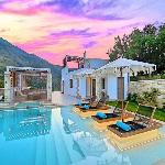 Blue Lake Villa Heated Pool