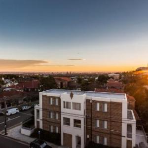 2 Bdrm Art Deco Apt Stroll To Bondi Junction