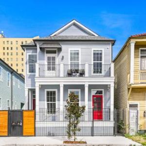 French Quarter Condo Walking Distance to Hot Spots