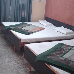 Goroomgo Gayatri Guest House Haridwar Near Railway Station and Har ki Pauri
