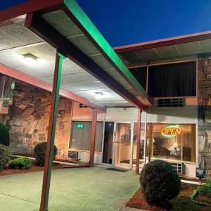 Hotels near Wellmont Theater - The Wayne Inn