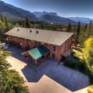 Overlander Mountain Lodge