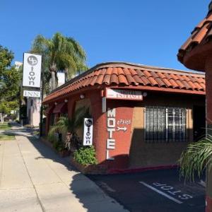 Hotels near Cal Bowl - Uptown Inn