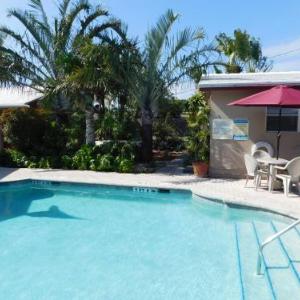 DAER South Florida Hotels - INN LEATHER GUEST HOUSE-GAY MALE ONLY