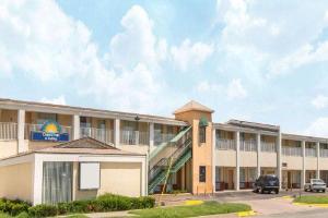 Days Inn & Suites by Wyndham Wichita East, Wichita