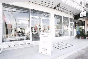 Flat White Cafe x Poshtel, Lampang