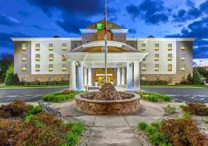 Holiday Inn Express & Suites Morristown, an IHG Hotel, Morristown