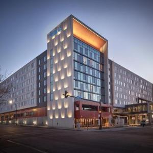 Hotels near Hy-Vee Hall - Hilton Des Moines Downtown