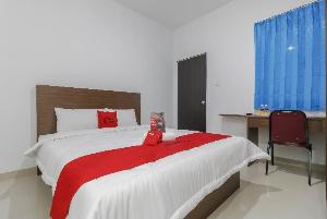 RedDoorz Plus near Kepri Mall, Batam Island