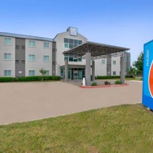 Motel 6-Benbrook TX - Fort Worth