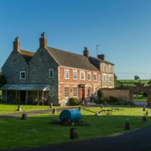 Salisbury Arts Centre Hotels - Rollestone Manor B&B and Restaurant