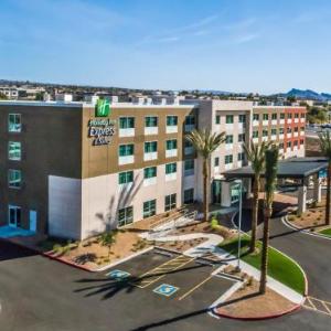 Holiday Inn Express and Suites Lake Havasu London Bridge