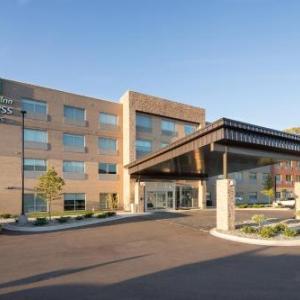 Hotels near Miller Auditorium - Holiday Inn Express and Suites Kalamazoo West