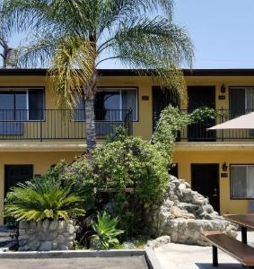 Casa Bella Inn Downtown LA hotel near Los Angeles Convention Center