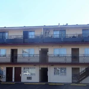 Sandy Hotels Deals At The 1 Hotel In Or Golden Knight Motel
